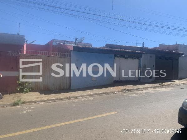 Casa em leilão em Passos - MG — PASSOS/MG, RUA TIMOTEO, N. 372, ZONA 08, TERRENO C, COHAB, CASA, 53,14M² DE ÁREA PRIVATIVA, 130M² DE ÁREA DO TERRENO, 2 QTS, A.SERV, WC, SL, COZINHA, IPTU: 1082250013001, MATRÍCULA: 71587, OFÍCIO: 1,