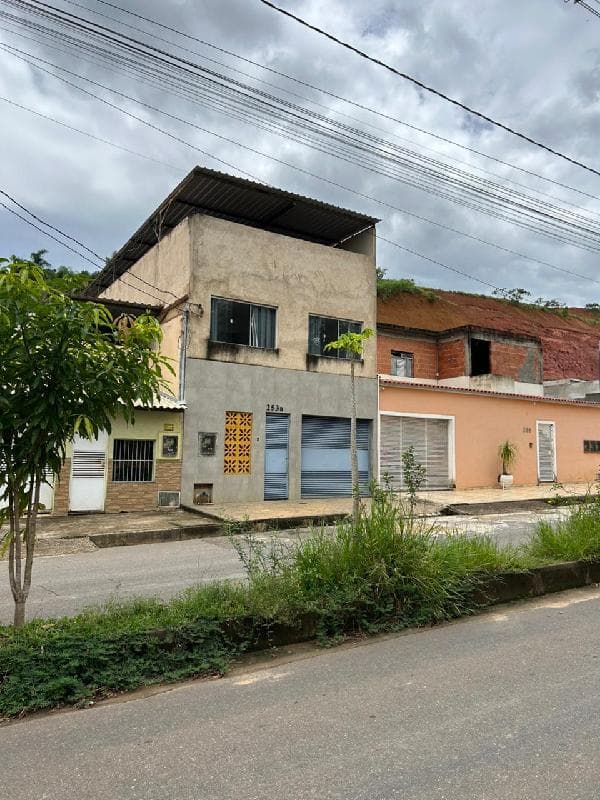 Casa em leilão em Muriaé - MG, bairro Franco Suico — Casa 178,84m², 3 dormitório(s), 1 vaga(s) na garagem - FRANCO SUICO, MURIAE MG