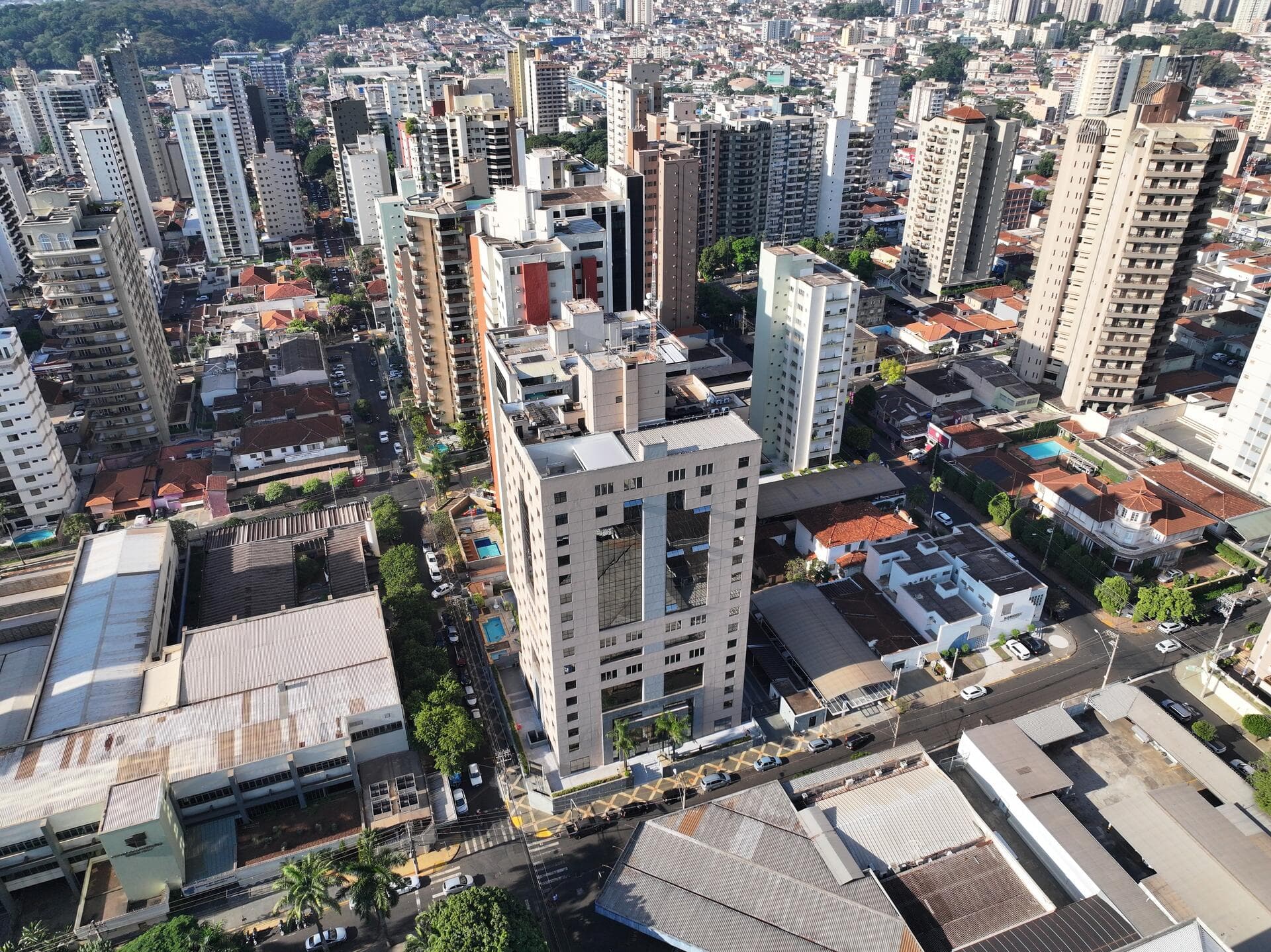 Foto 1 de 10: Comercial em leilão em Ribeirão Preto - SP, bairro Centro — Sala Comercial e Vaga de Garagem - Ribeirão Preto/SP