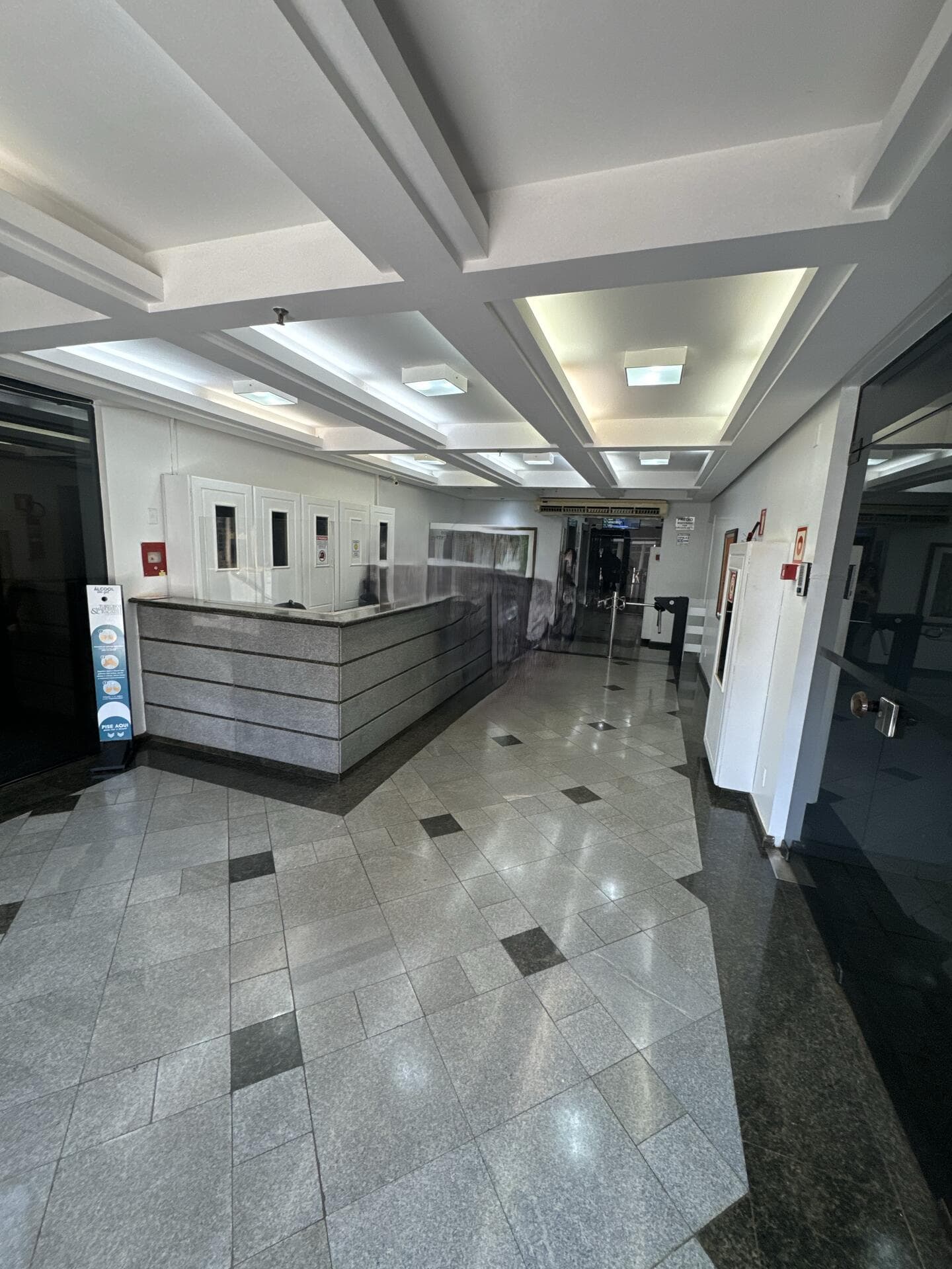 Foto 3 de 10: Comercial em leilão em Ribeirão Preto - SP, bairro Centro — Sala Comercial e Vaga de Garagem - Ribeirão Preto/SP
