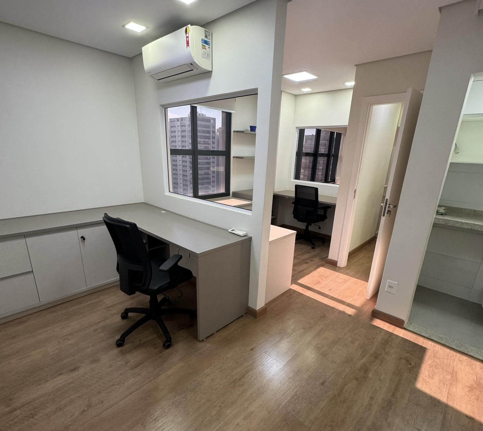 Foto 5 de 10: Comercial em leilão em Ribeirão Preto - SP, bairro Centro — Sala Comercial e Vaga de Garagem - Ribeirão Preto/SP