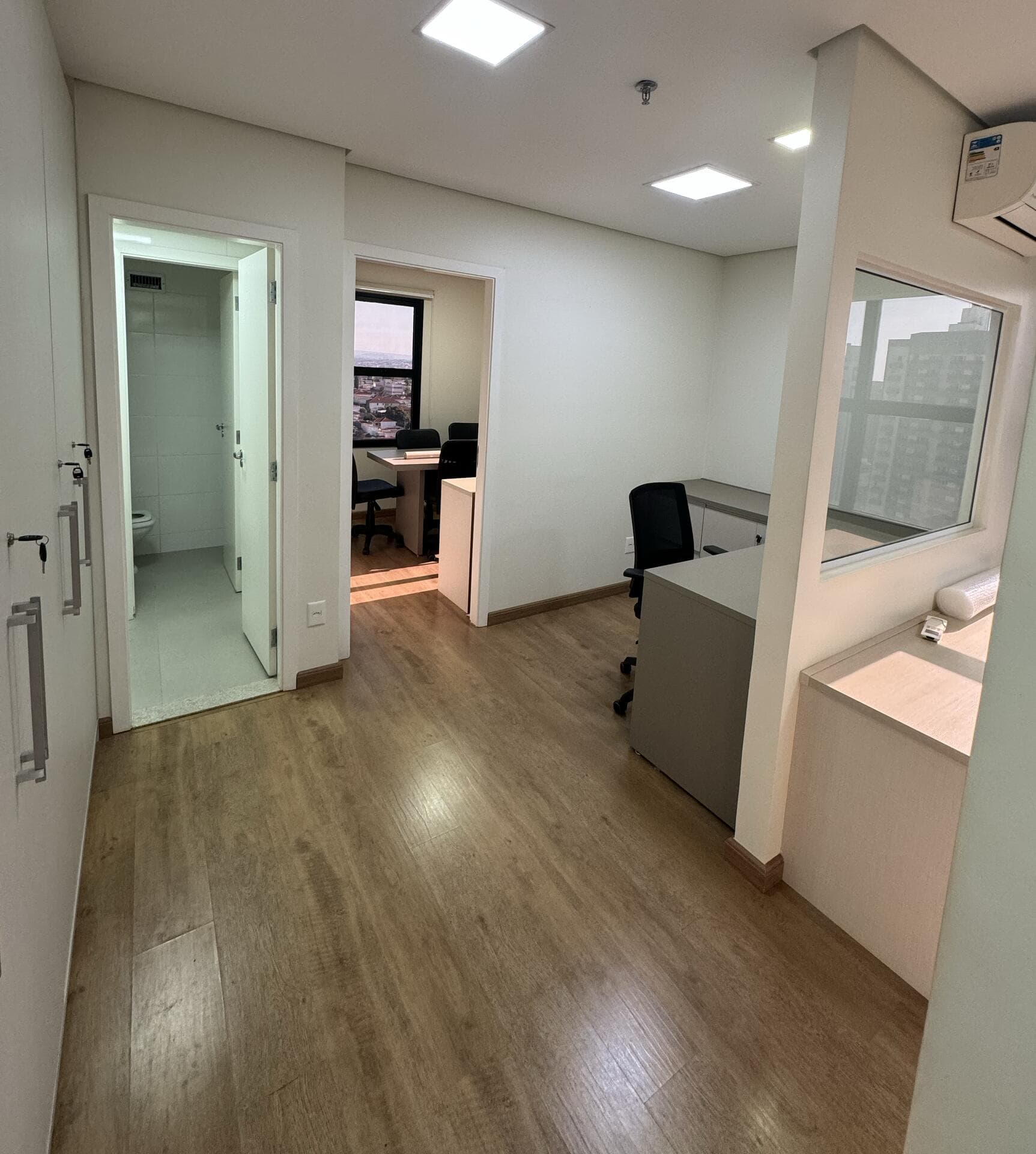 Foto 8 de 10: Comercial em leilão em Ribeirão Preto - SP, bairro Centro — Sala Comercial e Vaga de Garagem - Ribeirão Preto/SP