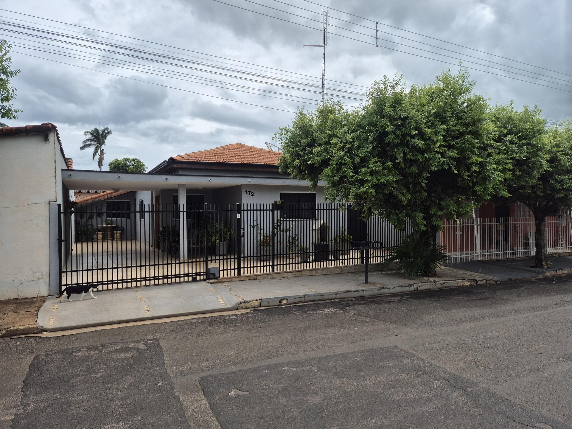 Foto 2 de 9: Casa em leilão em Sales - SP, bairro Centro — Casa residencial, de alvenaria, área 193,60m² - Sales/SP
