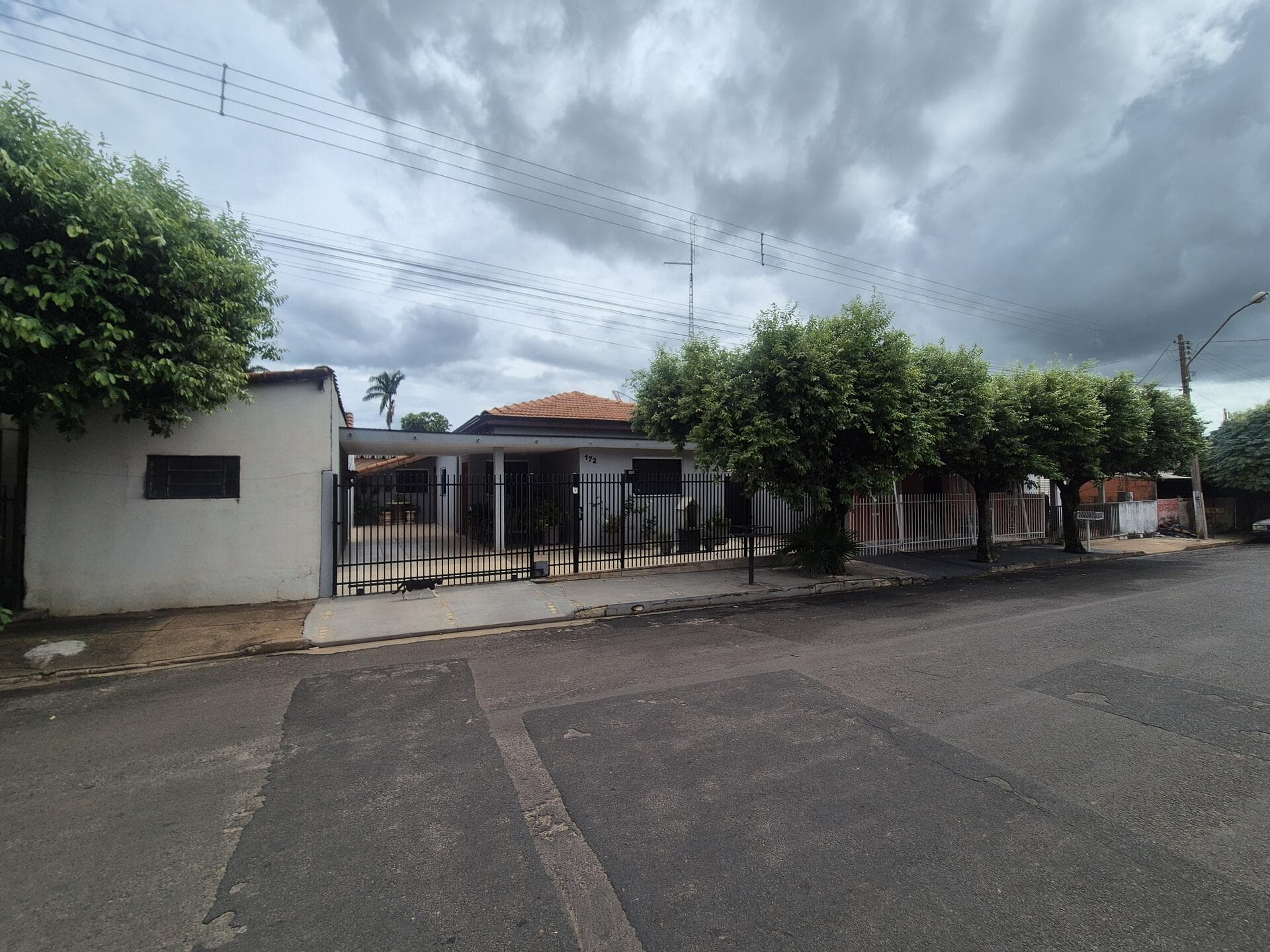 Foto 3 de 9: Casa em leilão em Sales - SP, bairro Centro — Casa residencial, de alvenaria, área 193,60m² - Sales/SP