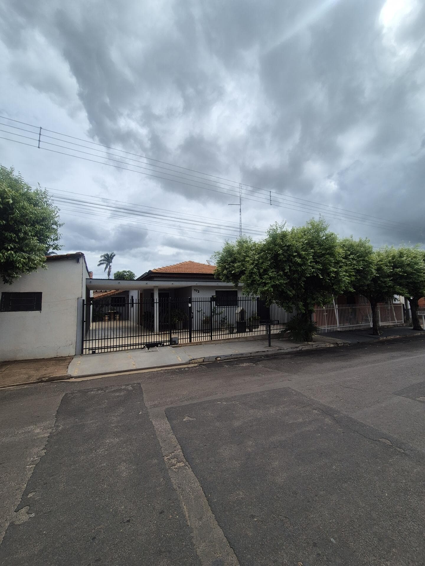Foto 4 de 9: Casa em leilão em Sales - SP, bairro Centro — Casa residencial, de alvenaria, área 193,60m² - Sales/SP