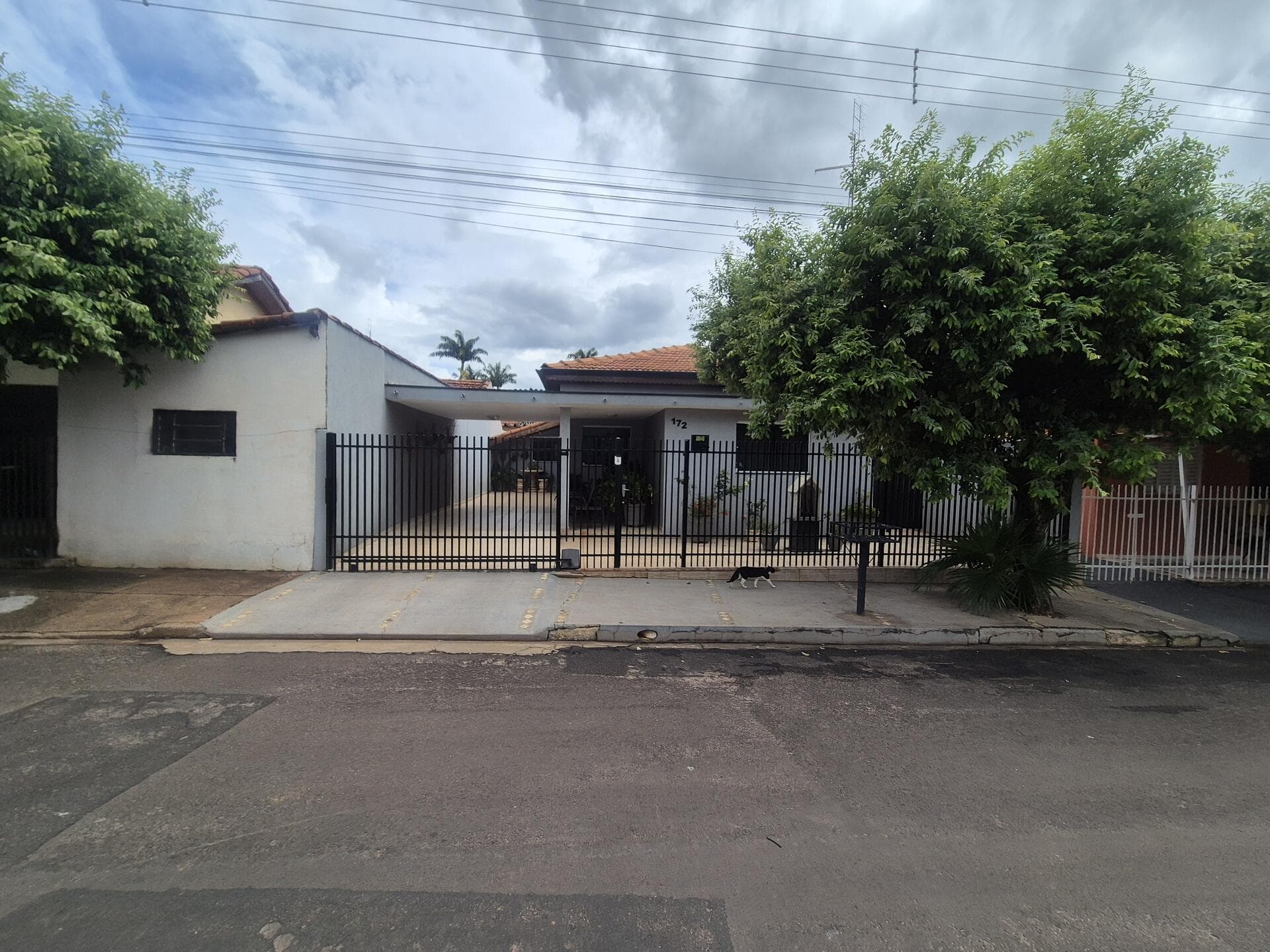 Foto 5 de 9: Casa em leilão em Sales - SP, bairro Centro — Casa residencial, de alvenaria, área 193,60m² - Sales/SP