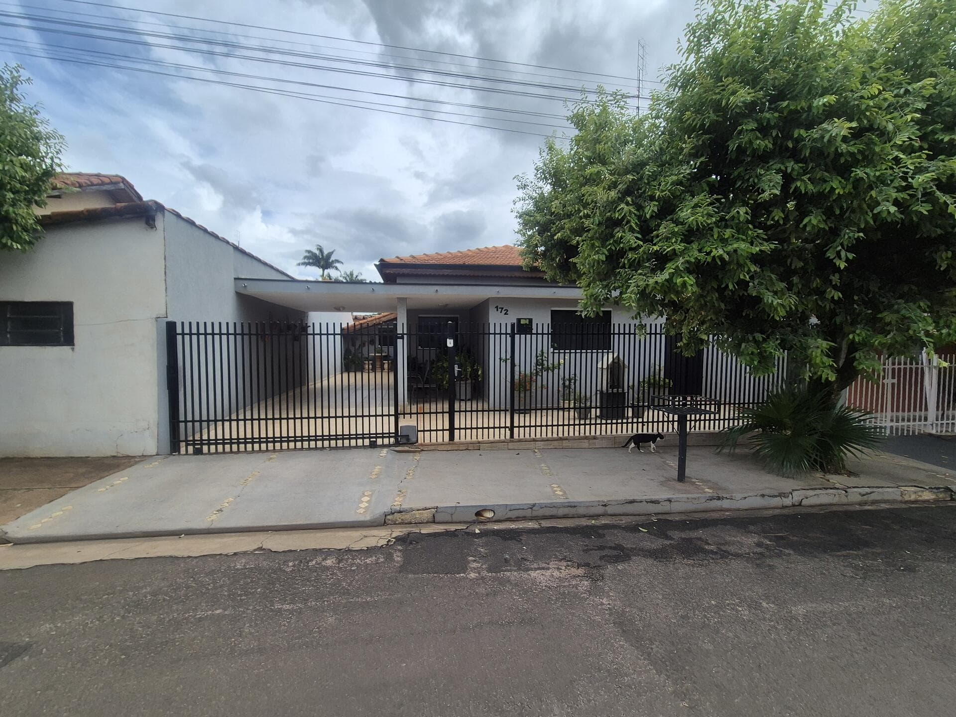 Foto 6 de 9: Casa em leilão em Sales - SP, bairro Centro — Casa residencial, de alvenaria, área 193,60m² - Sales/SP