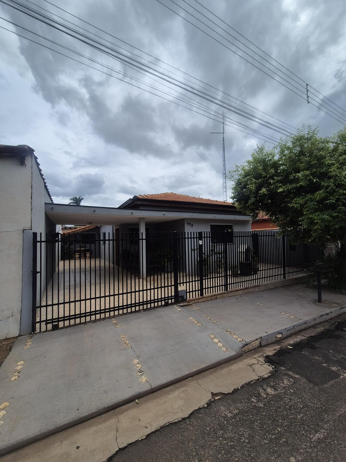 Foto 8 de 9: Casa em leilão em Sales - SP, bairro Centro — Casa residencial, de alvenaria, área 193,60m² - Sales/SP
