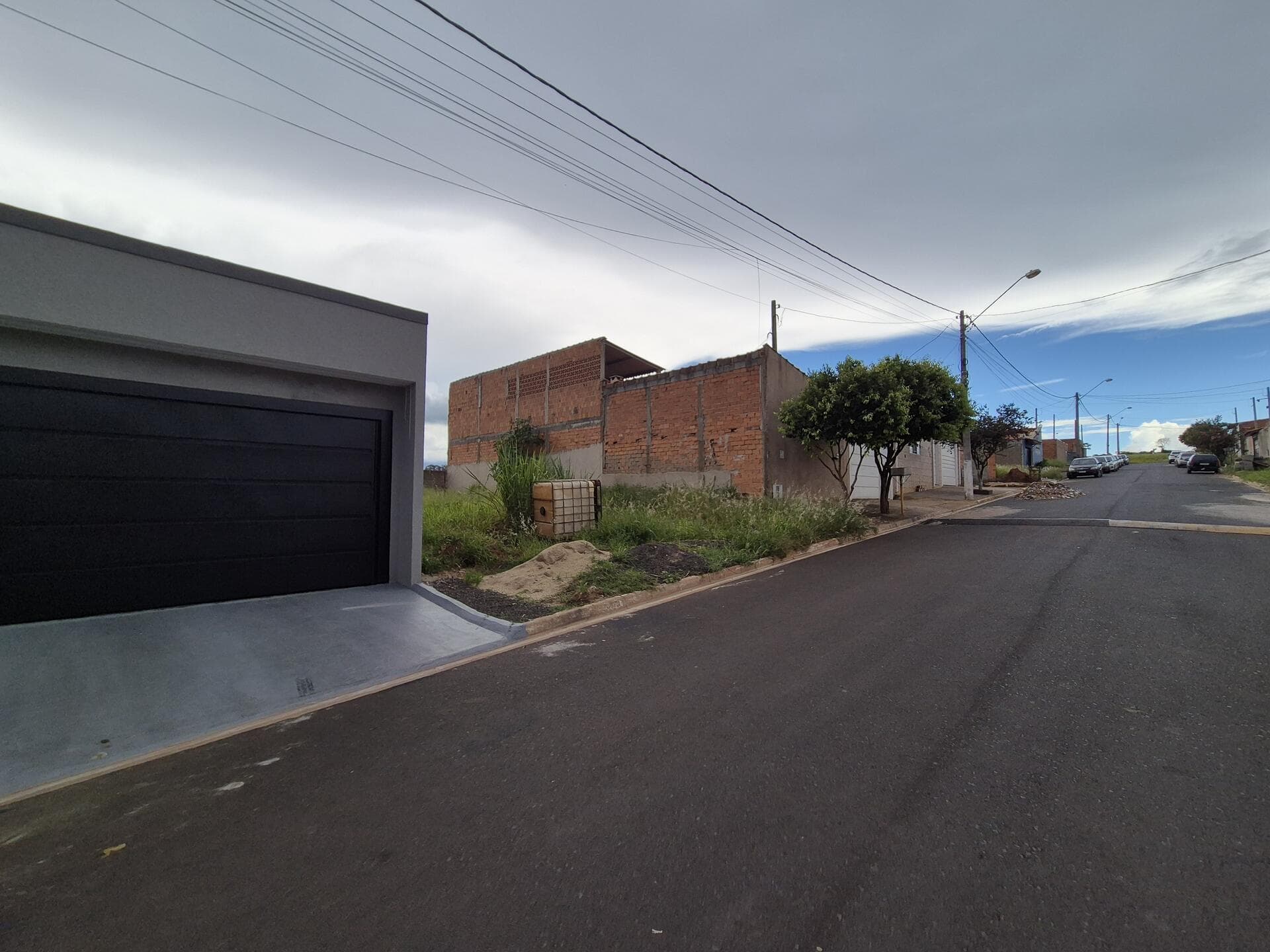 Foto 6 de 9: Terreno em leilão em Serra Azul - SP, bairro Jardim das Flores — Terreno s/benfeitorias, área 200m² - Serra Azul/SP