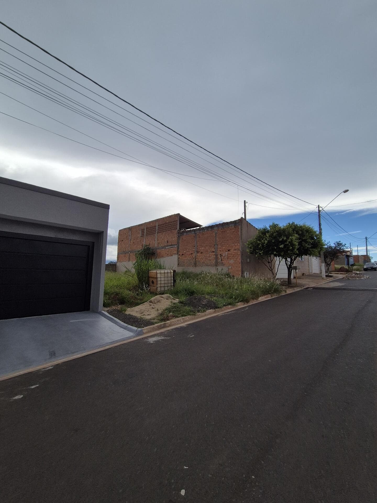 Foto 7 de 9: Terreno em leilão em Serra Azul - SP, bairro Jardim das Flores — Terreno s/benfeitorias, área 200m² - Serra Azul/SP