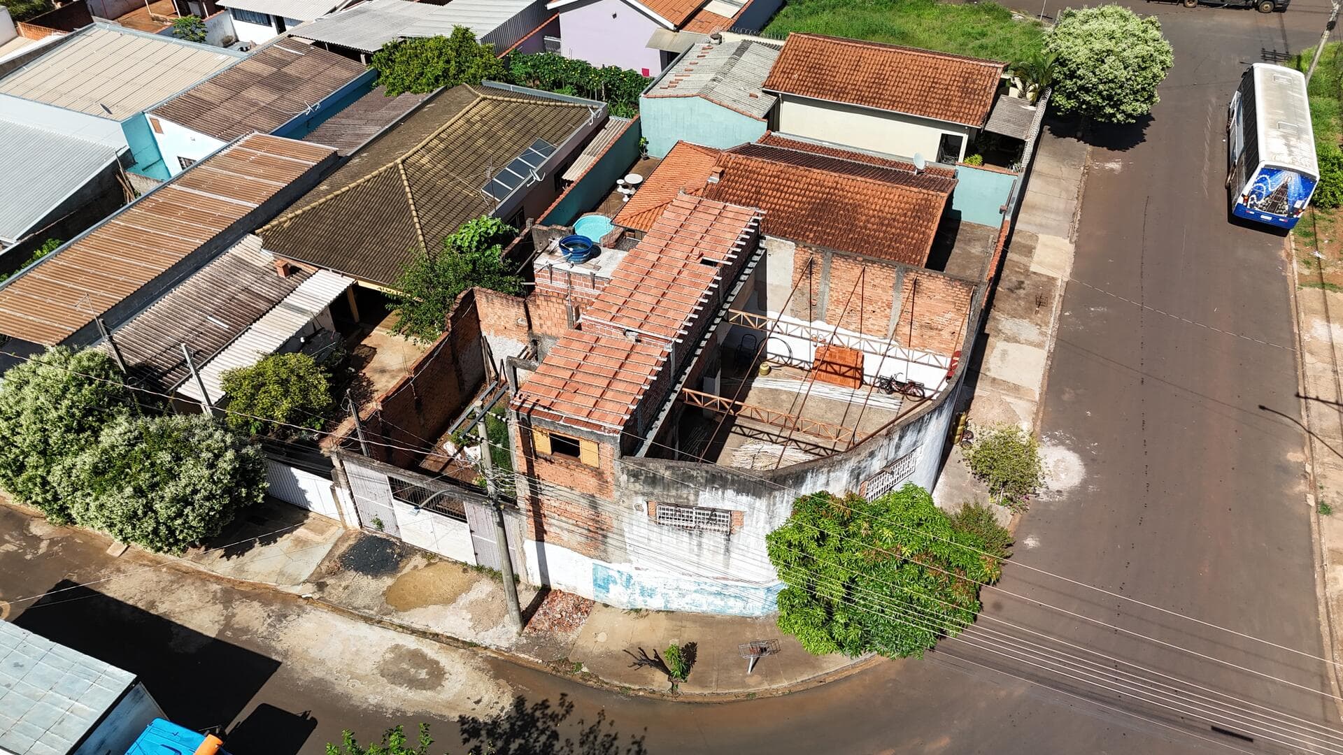 Foto 2 de 20: Comercial em leilão em Nuporanga - SP — Salão Comercial em ruínas, área 222,59m² - Nuporanga/SP