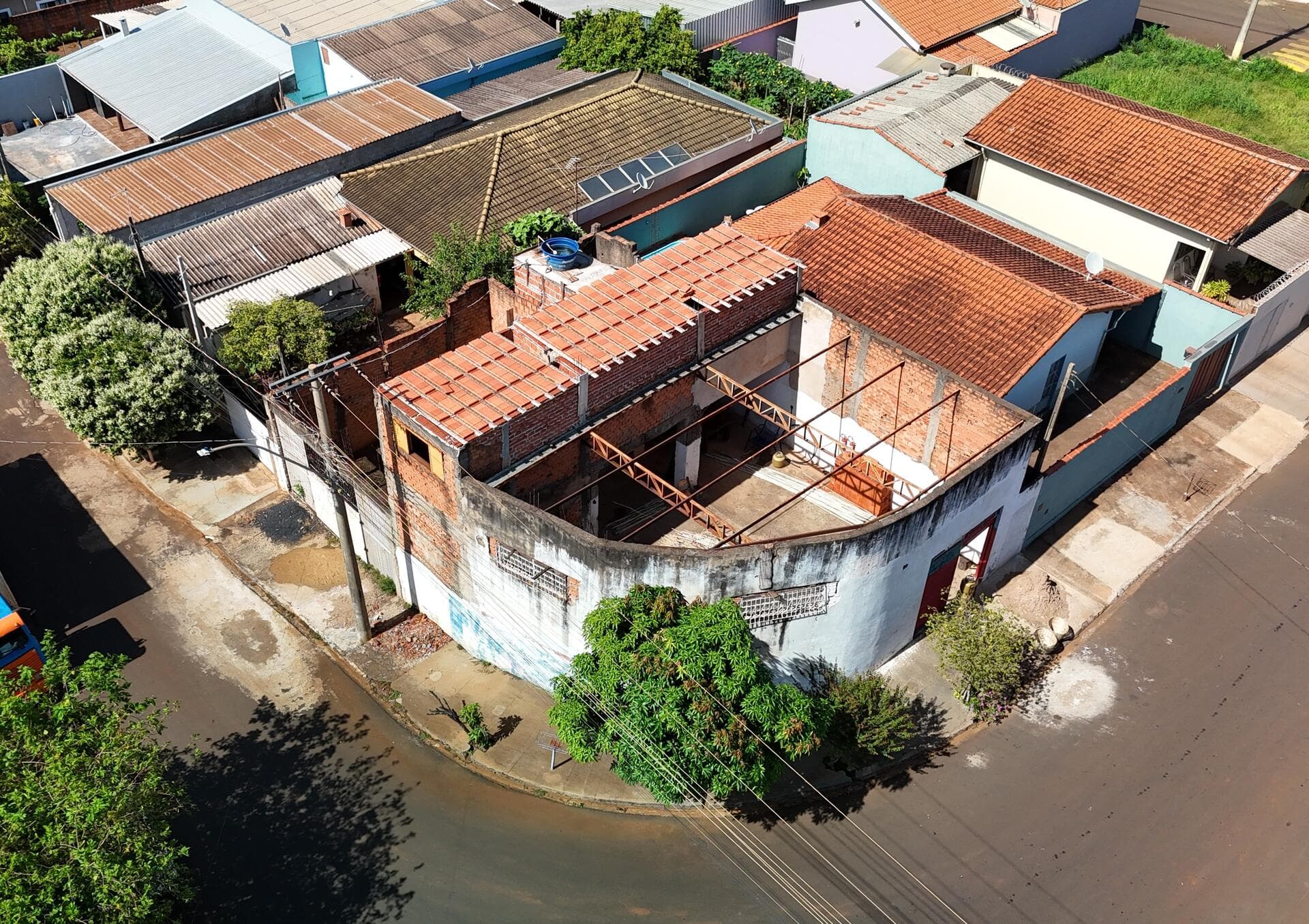Foto 3 de 20: Comercial em leilão em Nuporanga - SP — Salão Comercial em ruínas, área 222,59m² - Nuporanga/SP