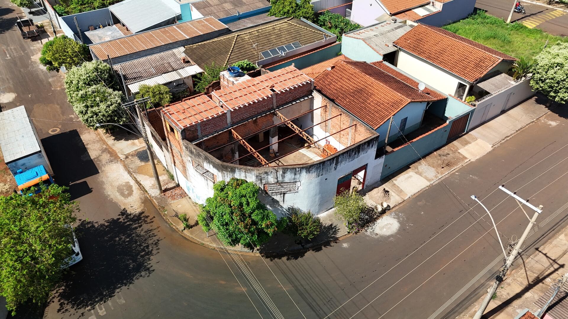 Foto 4 de 20: Comercial em leilão em Nuporanga - SP — Salão Comercial em ruínas, área 222,59m² - Nuporanga/SP