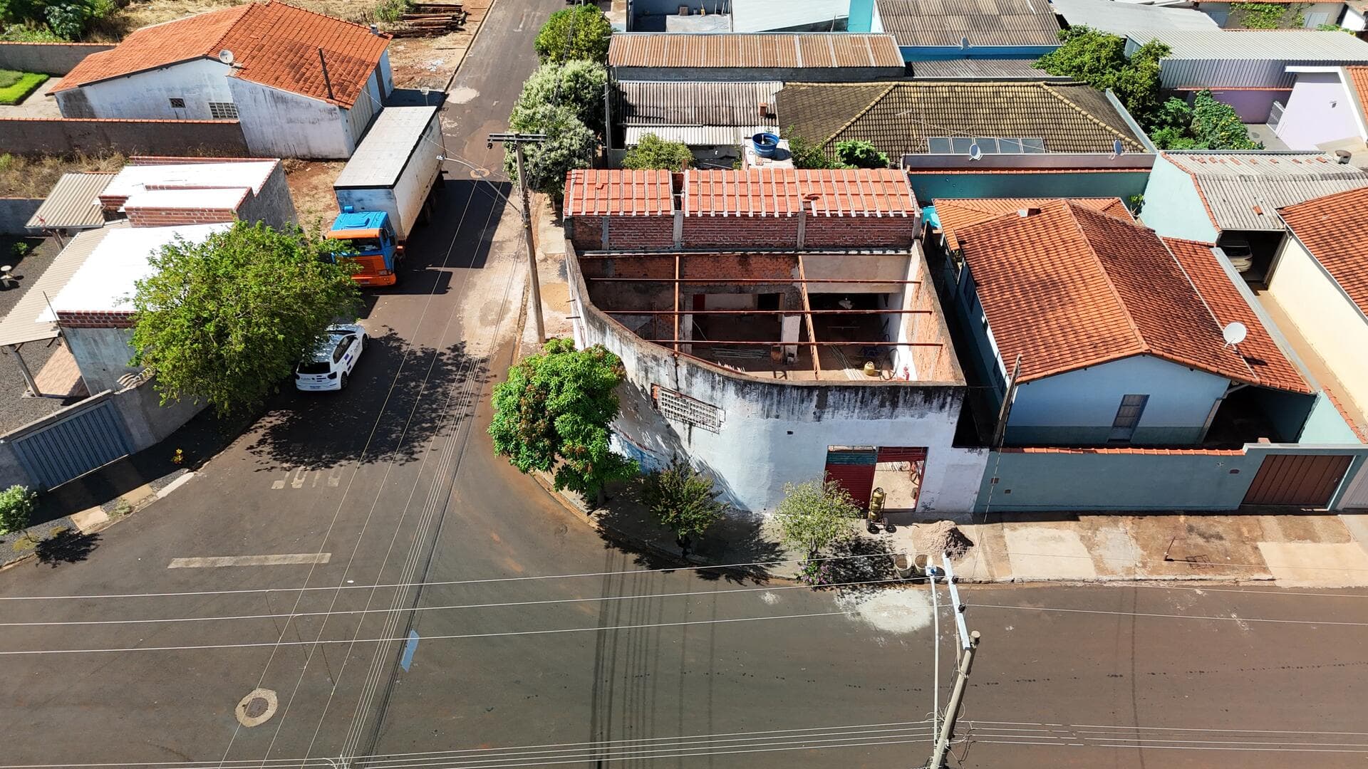 Foto 5 de 20: Comercial em leilão em Nuporanga - SP — Salão Comercial em ruínas, área 222,59m² - Nuporanga/SP
