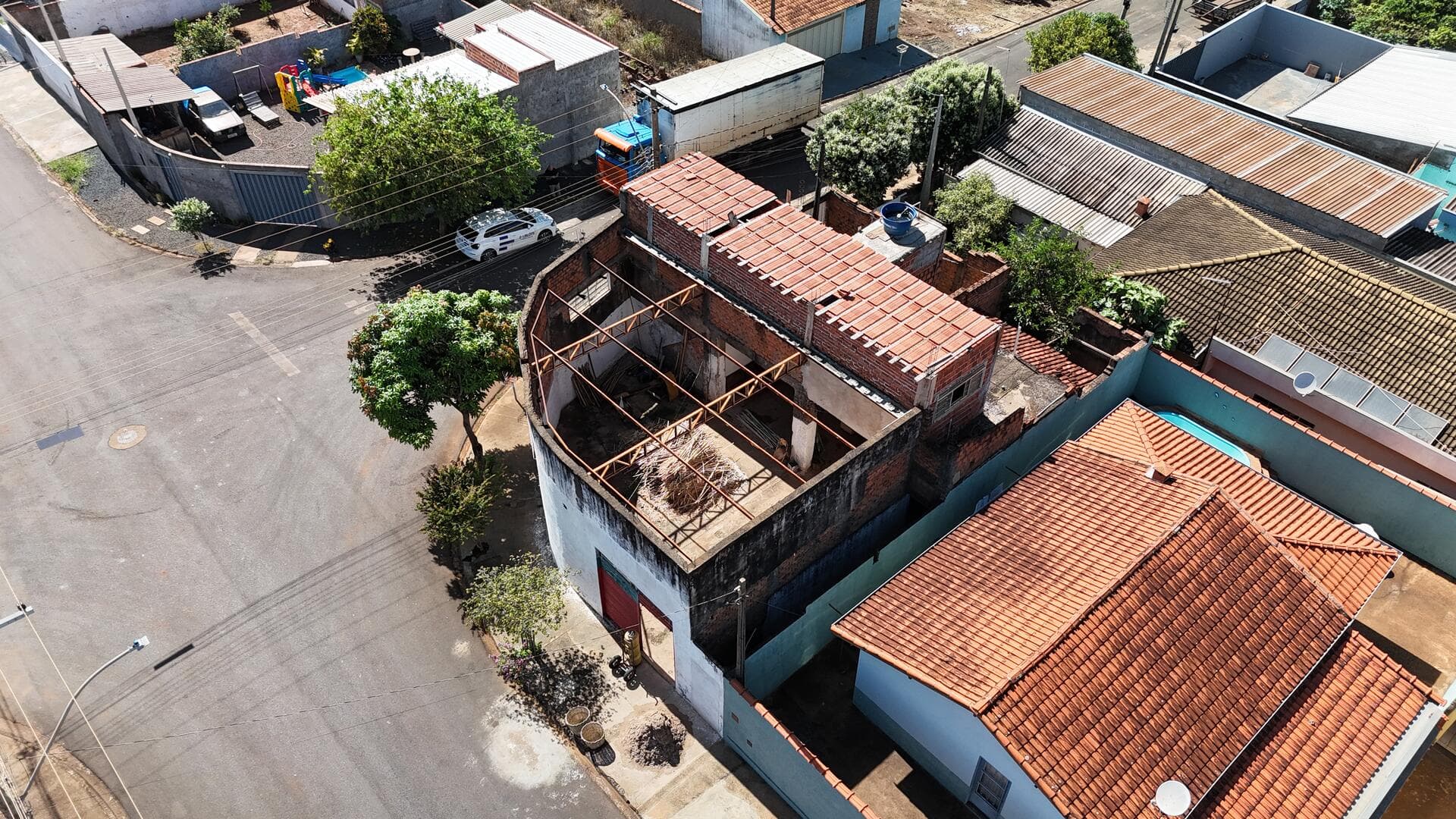 Foto 7 de 20: Comercial em leilão em Nuporanga - SP — Salão Comercial em ruínas, área 222,59m² - Nuporanga/SP