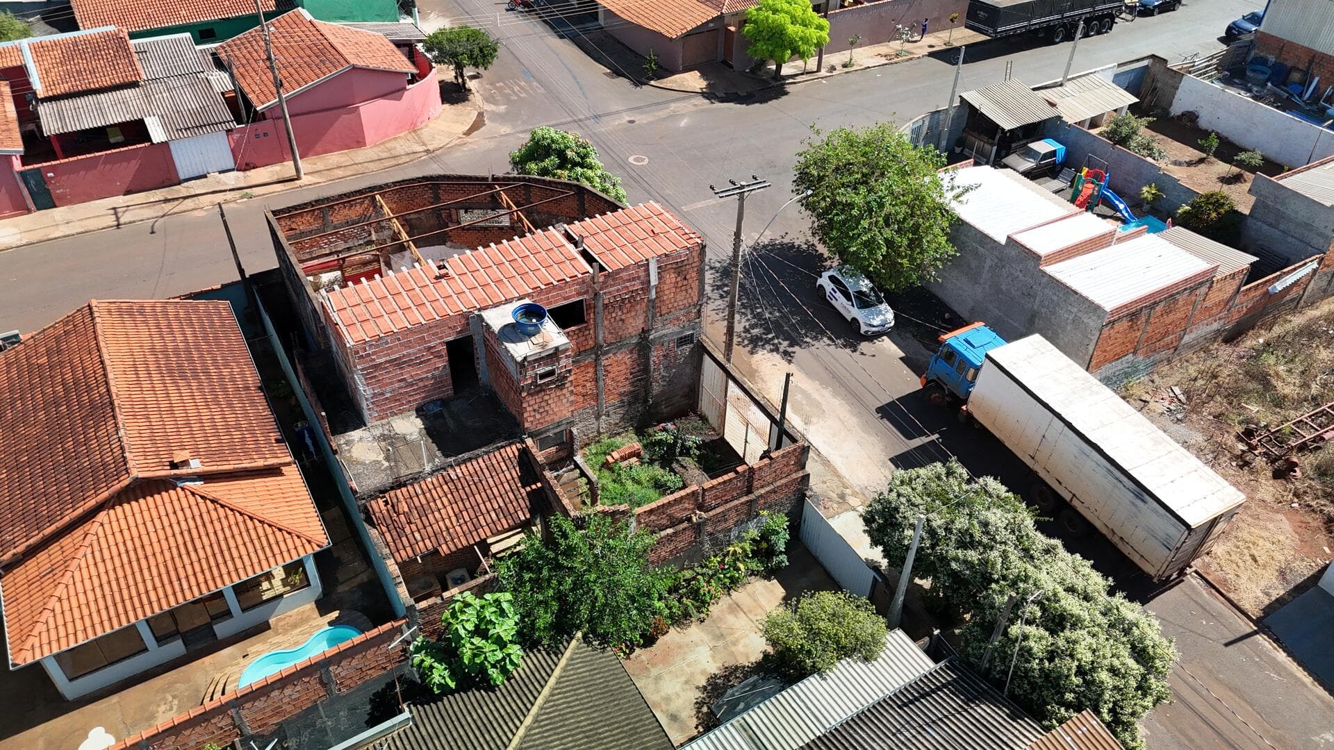Foto 10 de 20: Comercial em leilão em Nuporanga - SP — Salão Comercial em ruínas, área 222,59m² - Nuporanga/SP