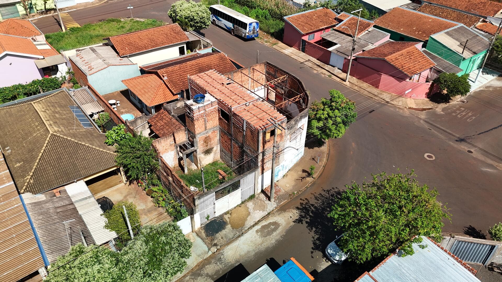 Foto 11 de 20: Comercial em leilão em Nuporanga - SP — Salão Comercial em ruínas, área 222,59m² - Nuporanga/SP