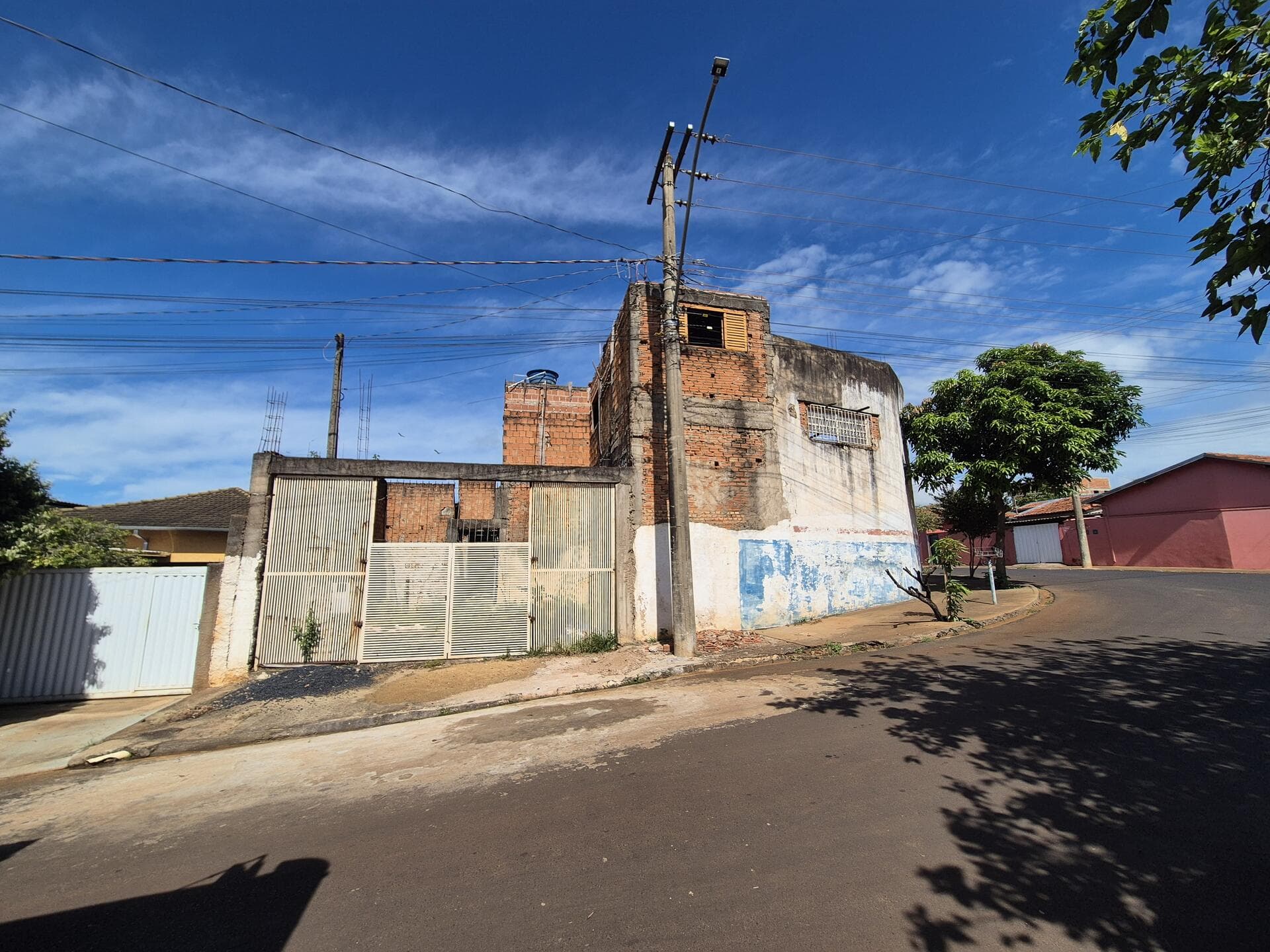Foto 13 de 20: Comercial em leilão em Nuporanga - SP — Salão Comercial em ruínas, área 222,59m² - Nuporanga/SP