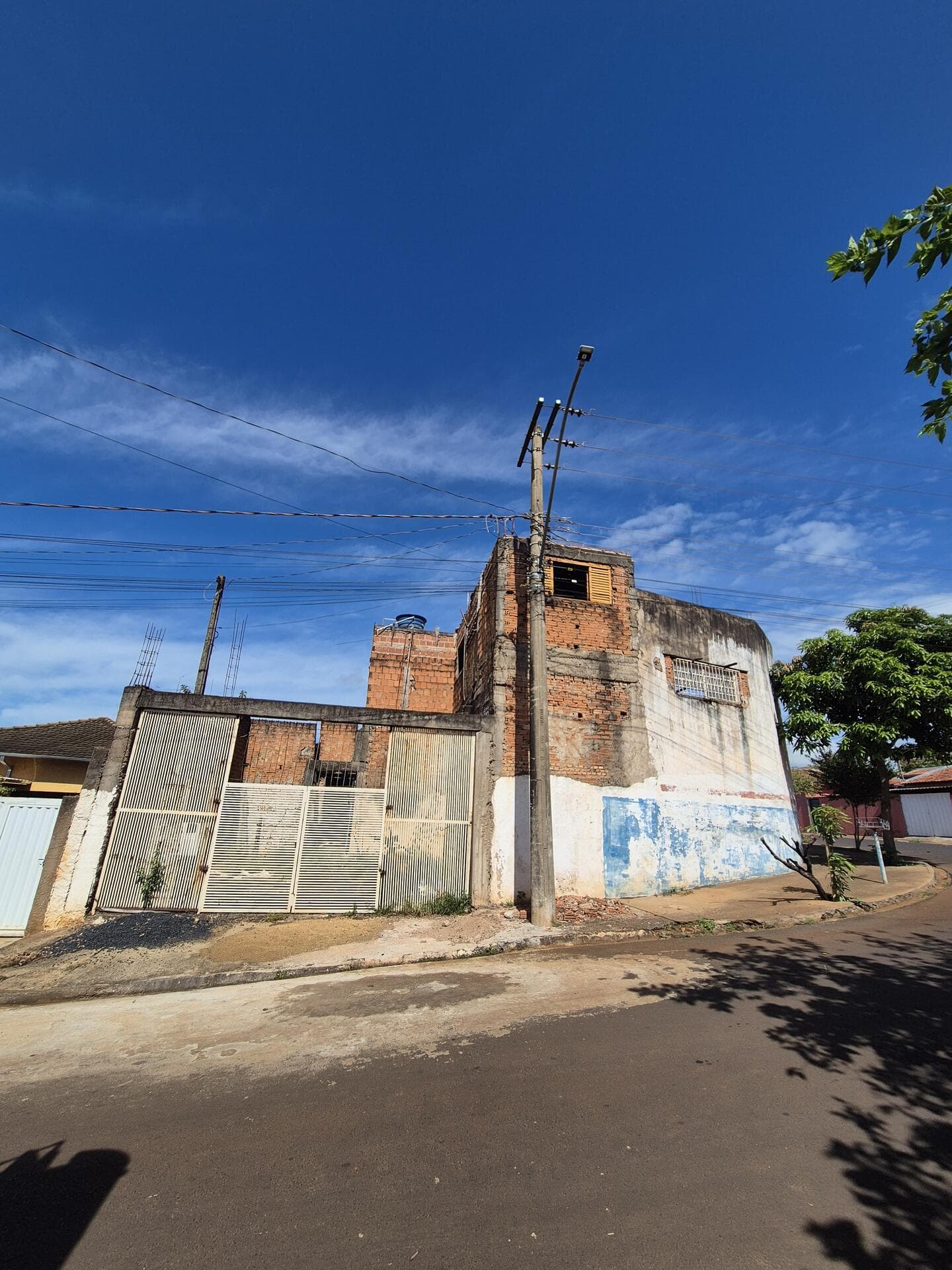 Foto 14 de 20: Comercial em leilão em Nuporanga - SP — Salão Comercial em ruínas, área 222,59m² - Nuporanga/SP