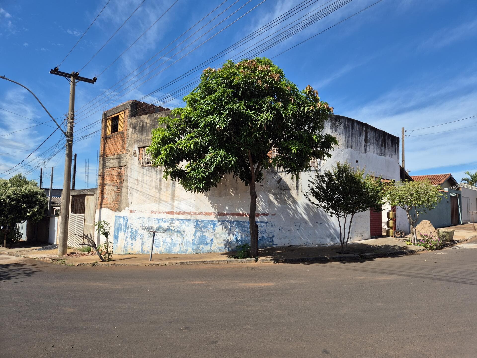 Foto 15 de 20: Comercial em leilão em Nuporanga - SP — Salão Comercial em ruínas, área 222,59m² - Nuporanga/SP