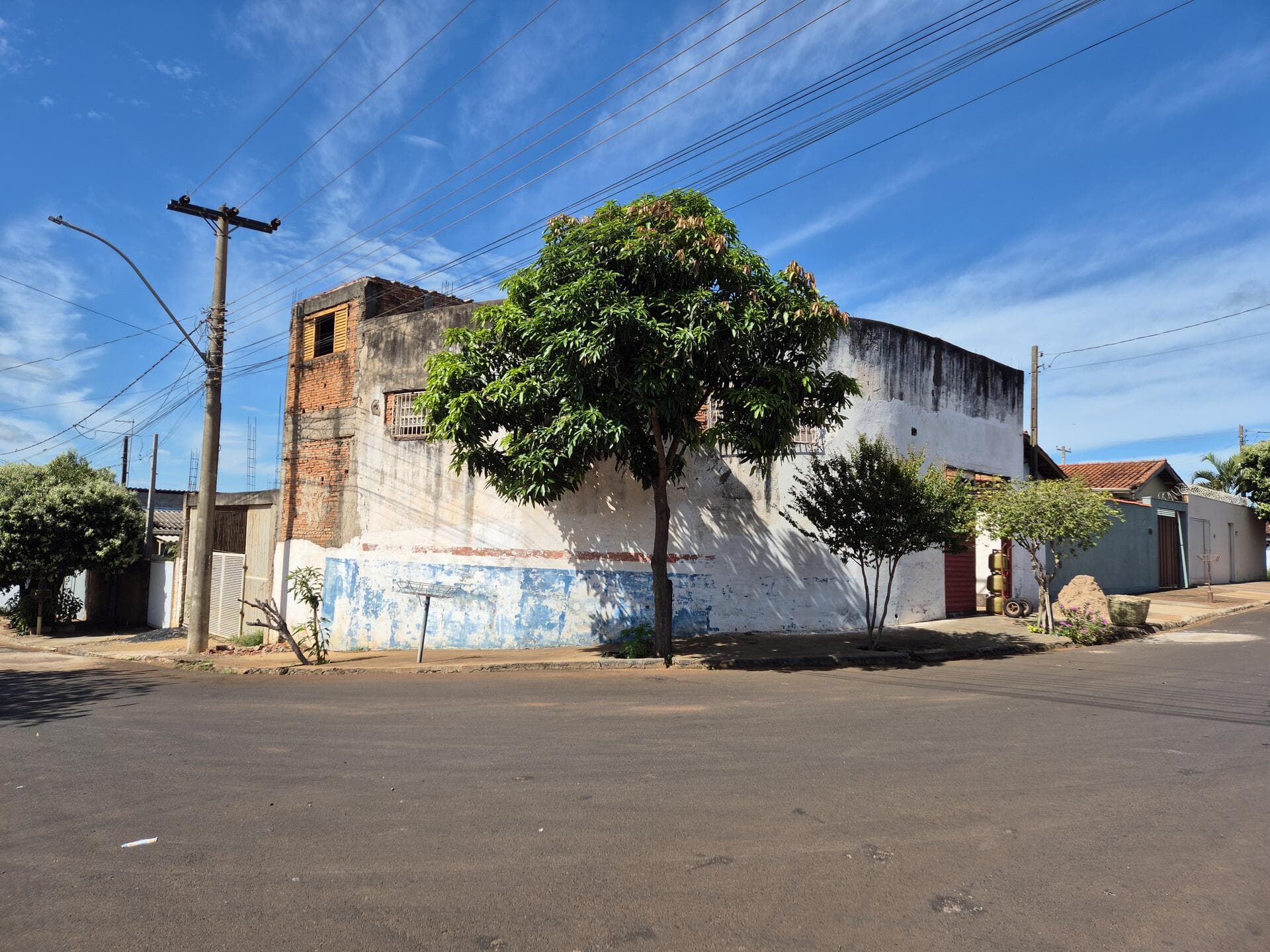 Foto 18 de 20: Comercial em leilão em Nuporanga - SP — Salão Comercial em ruínas, área 222,59m² - Nuporanga/SP
