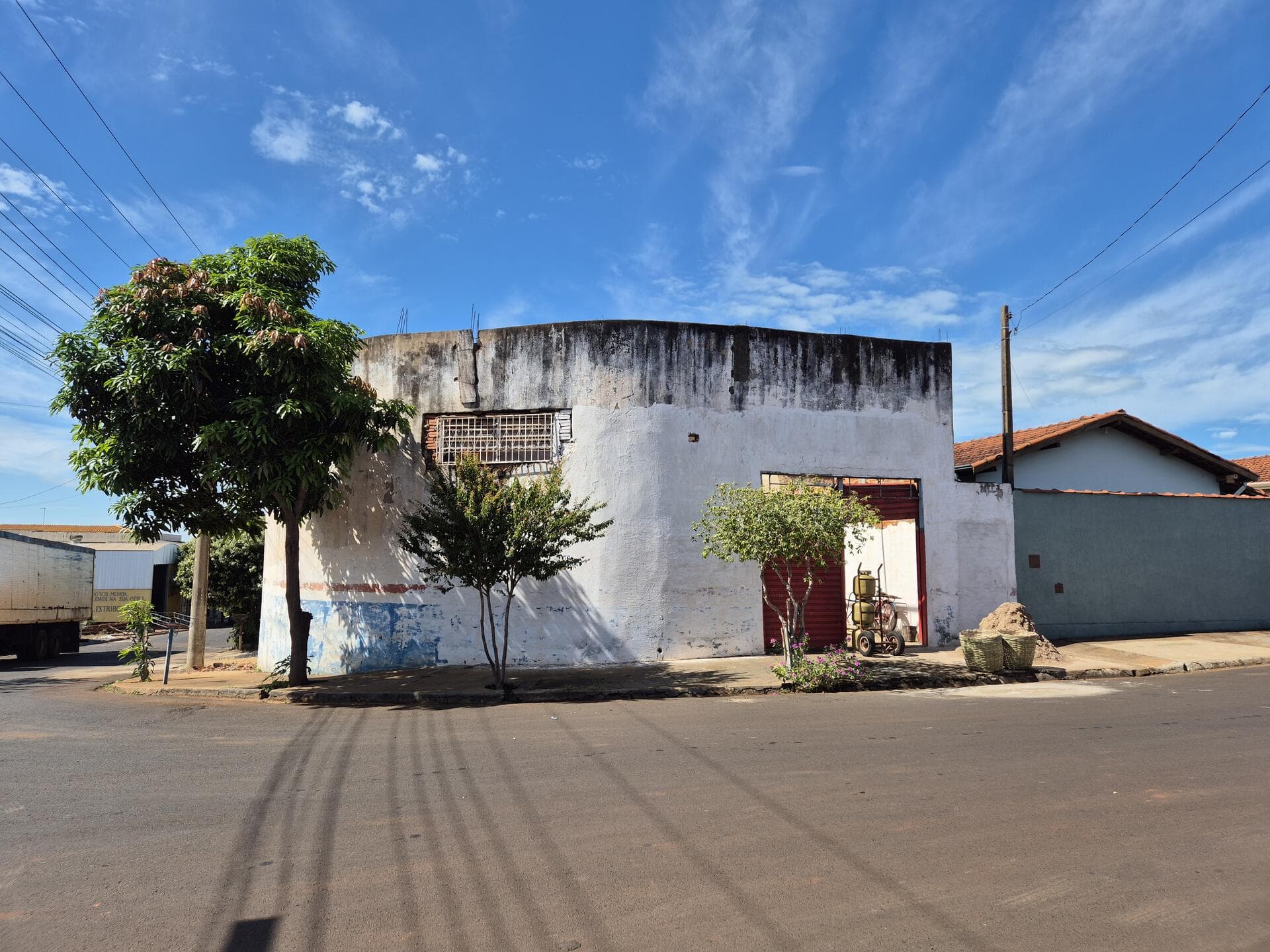 Foto 19 de 20: Comercial em leilão em Nuporanga - SP — Salão Comercial em ruínas, área 222,59m² - Nuporanga/SP