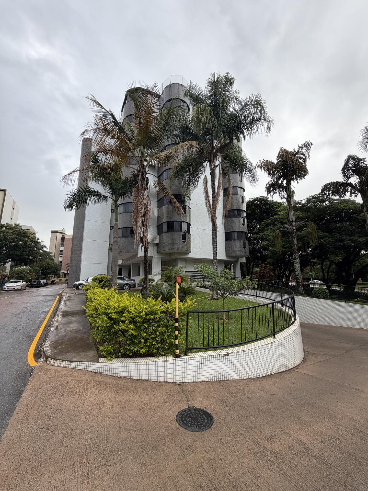 Foto 3 de 11: Apartamento em leilão em Brasília - DF, bairro Asa Sul — Apto. área total 152,54m² - Brasília/DF