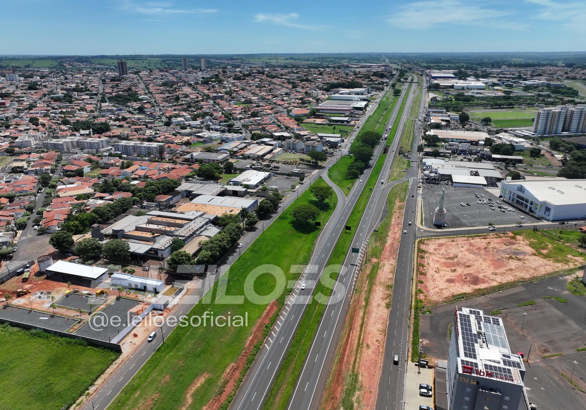 Foto 3 de 6: Comercial em leilão em Votuporanga - SP, bairro Jardim Botura — Comercial/Industrial, área total 6.758,72m² - Votuporanga/SP