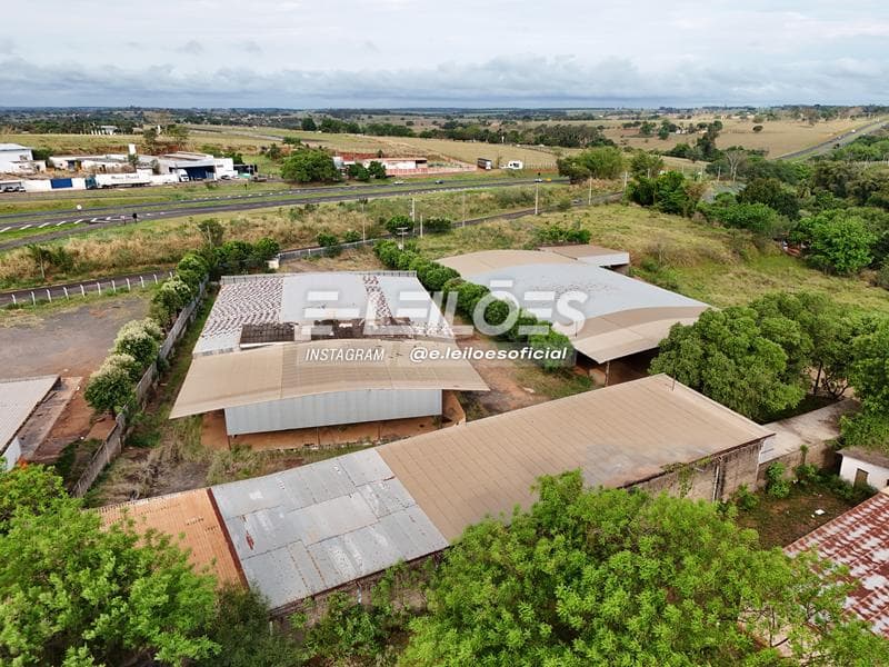 Foto 35 de 41: Comercial em leilão em Fernandópolis - SP, bairro Jardim Iguatemy — Galpão, área de 8.258,15m² - Jardim Iguatemi – Fernandópolis/SP
