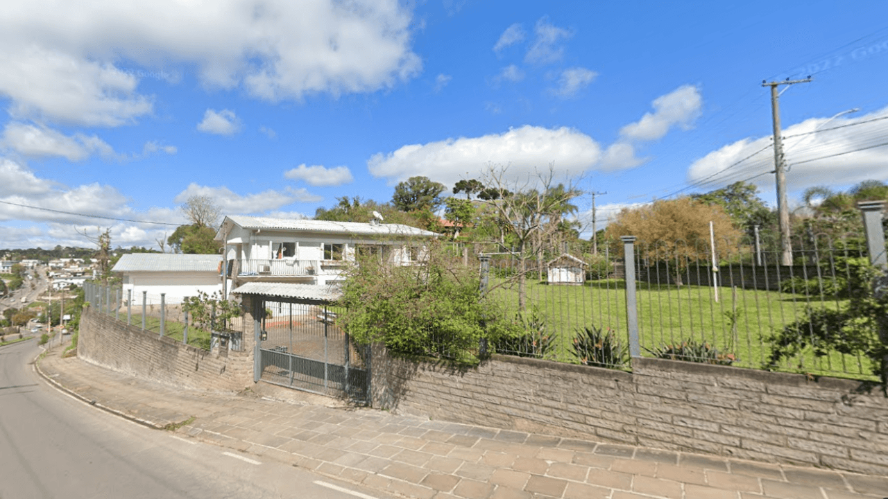 Foto 6 de 9: Comercial em leilão em Bento Gonçalves - RS, bairro Santo Antão — TERRENO DE 1.049,13m² COM PRÉDIO DE ALVENARIA RESIDENCIAL COM ÁREA DE 253,96m² EM BENTO GONÇALVES