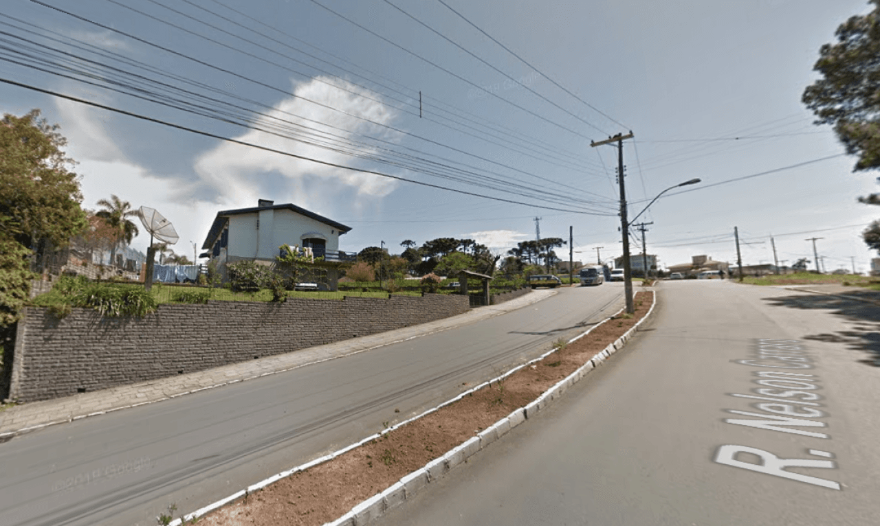 Foto 5 de 9: Comercial em leilão em Bento Gonçalves - RS, bairro Santo Antão — TERRENO DE 1.049,13m² COM PRÉDIO DE ALVENARIA RESIDENCIAL COM ÁREA DE 253,96m² EM BENTO GONÇALVES