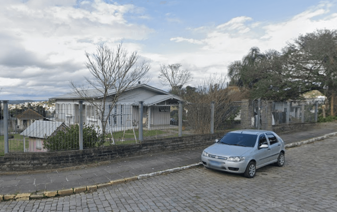 Foto 4 de 9: Comercial em leilão em Bento Gonçalves - RS, bairro Santo Antão — TERRENO DE 1.049,13m² COM PRÉDIO DE ALVENARIA RESIDENCIAL COM ÁREA DE 253,96m² EM BENTO GONÇALVES