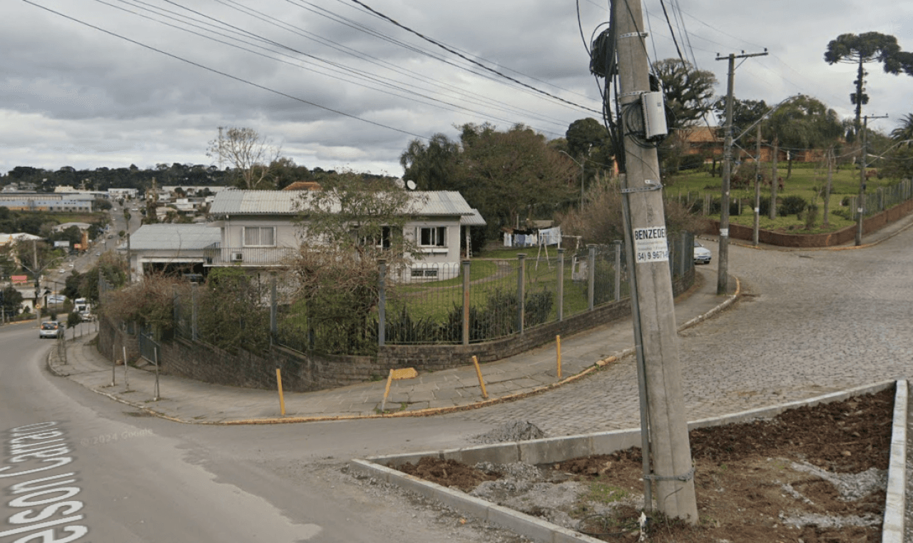 Foto 9 de 9: Comercial em leilão em Bento Gonçalves - RS, bairro Santo Antão — TERRENO DE 1.049,13m² COM PRÉDIO DE ALVENARIA RESIDENCIAL COM ÁREA DE 253,96m² EM BENTO GONÇALVES