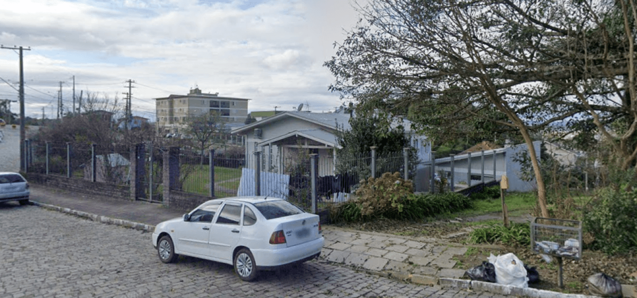 Foto 3 de 9: Comercial em leilão em Bento Gonçalves - RS, bairro Santo Antão — TERRENO DE 1.049,13m² COM PRÉDIO DE ALVENARIA RESIDENCIAL COM ÁREA DE 253,96m² EM BENTO GONÇALVES