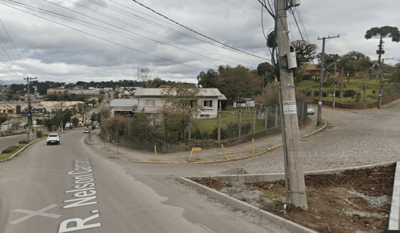 Foto 8 de 9: Comercial em leilão em Bento Gonçalves - RS, bairro Santo Antão — TERRENO DE 1.049,13m² COM PRÉDIO DE ALVENARIA RESIDENCIAL COM ÁREA DE 253,96m² EM BENTO GONÇALVES