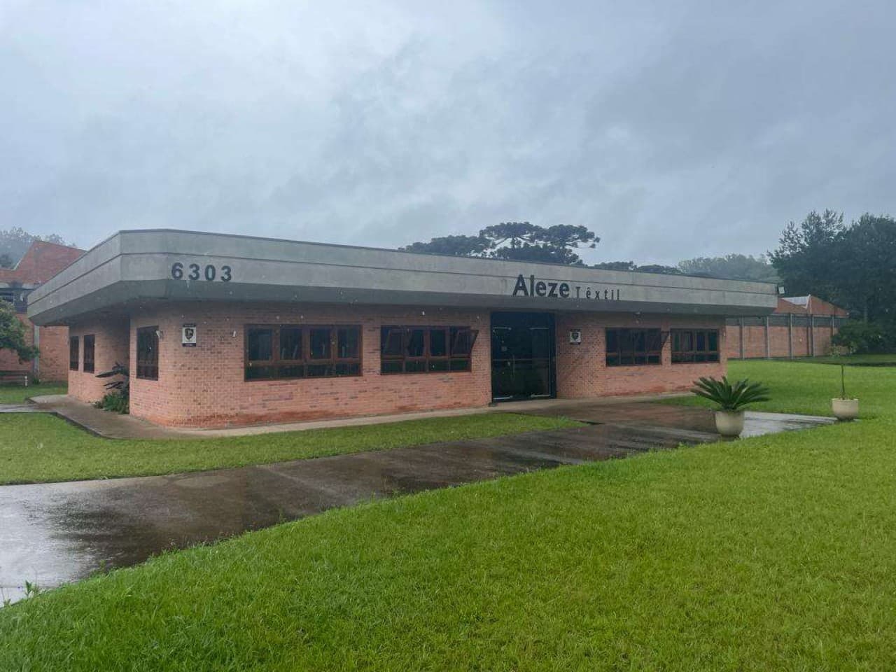 Comercial em leilão em Farroupilha - RS, bairro Planalto — TERRENO DE 36.538,00M² COM PAVILHÃO INDUSTRIAL E DUAS EDIFICAÇÕES EM FARROUPILHA/RS