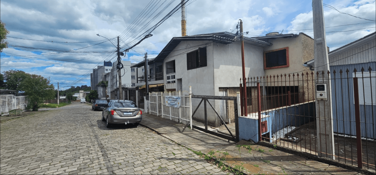 Foto 5 de 41: Casa em leilão em Caxias Do Sul - RS, bairro Esplanada — DUAS CASAS SOBRE UM TERRENO DE 300m² EM CAXIAS DO SUL/RS (DESOCUPADO)