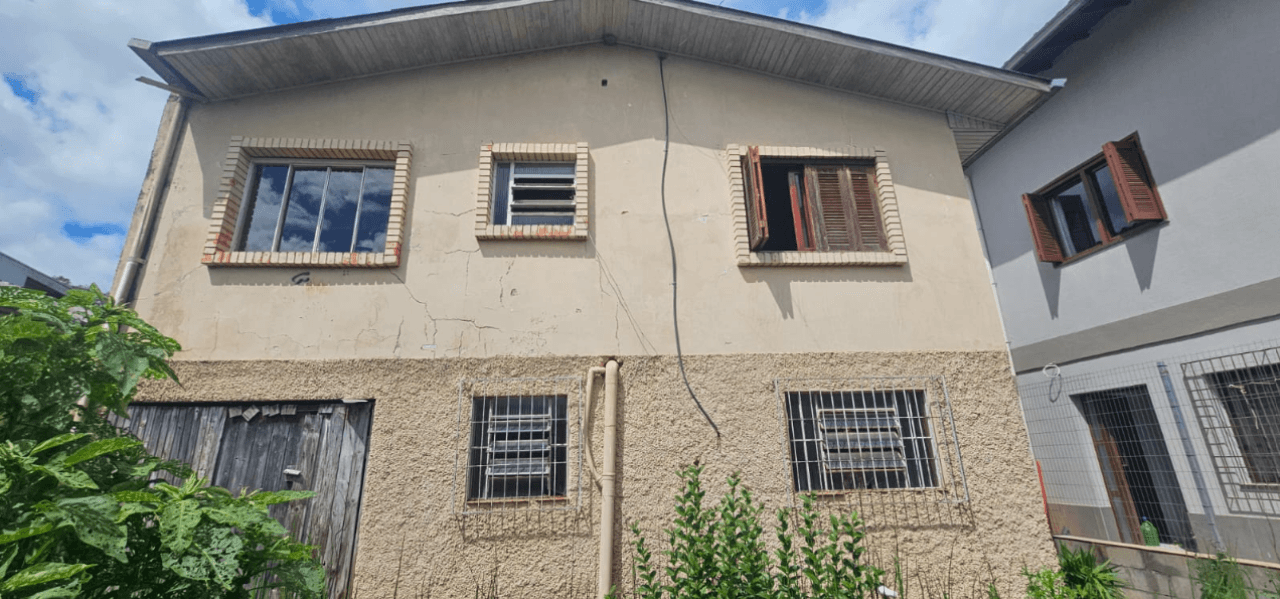 Foto 10 de 41: Casa em leilão em Caxias Do Sul - RS, bairro Esplanada — DUAS CASAS SOBRE UM TERRENO DE 300m² EM CAXIAS DO SUL/RS (DESOCUPADO)