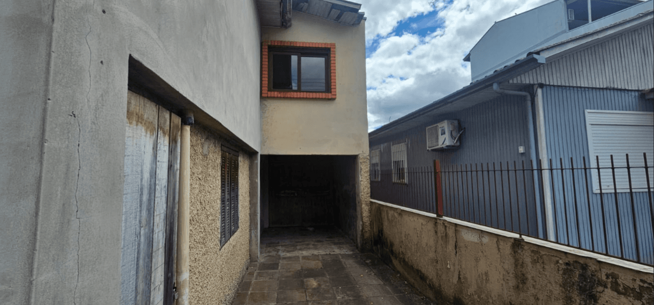 Foto 15 de 41: Casa em leilão em Caxias Do Sul - RS, bairro Esplanada — DUAS CASAS SOBRE UM TERRENO DE 300m² EM CAXIAS DO SUL/RS (DESOCUPADO)