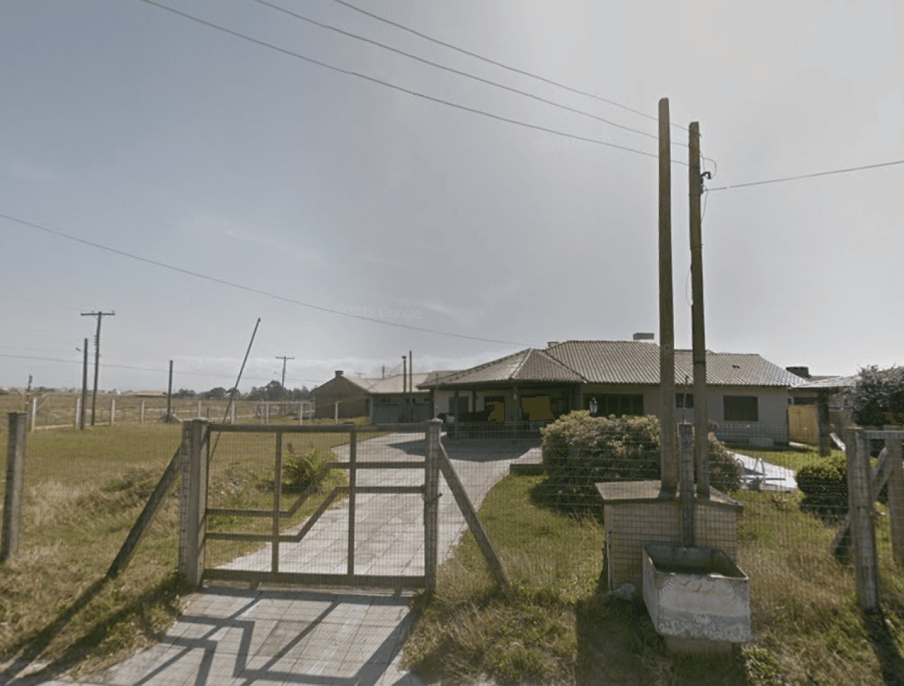 Terreno em leilão em Xangri-lá - RS — TERRENO DE 360m² COM UMA CASA NÃO AVERBADA EM XANGRI-LÁ/RS - LITORAL GAÚCHO