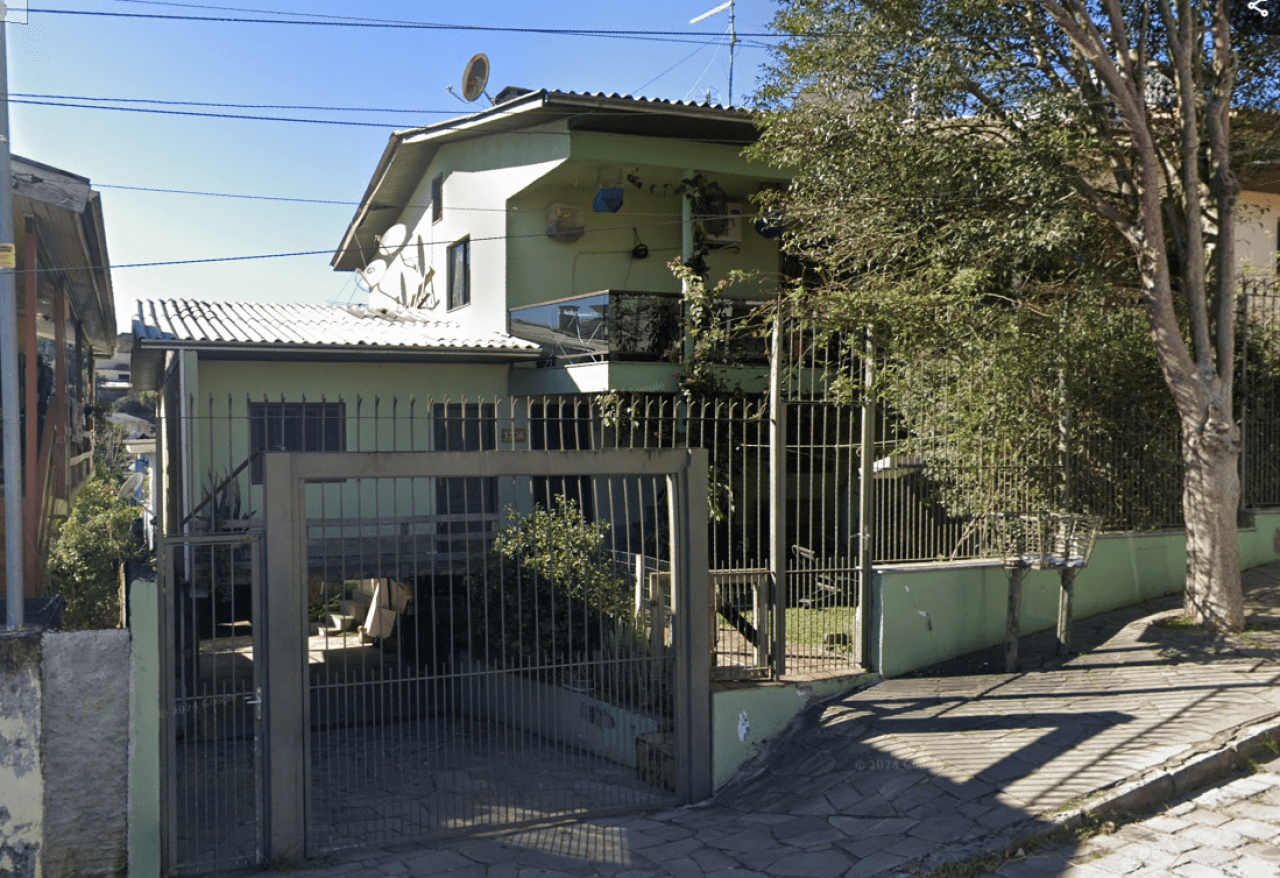 Foto 1 de 5: Terreno em leilão em Caxias Do Sul - RS — TERRENO DE 369m² E DUAS CASAS NO BAIRRO DESVIO RIZZO EM CAXIAS DO SUL/RS