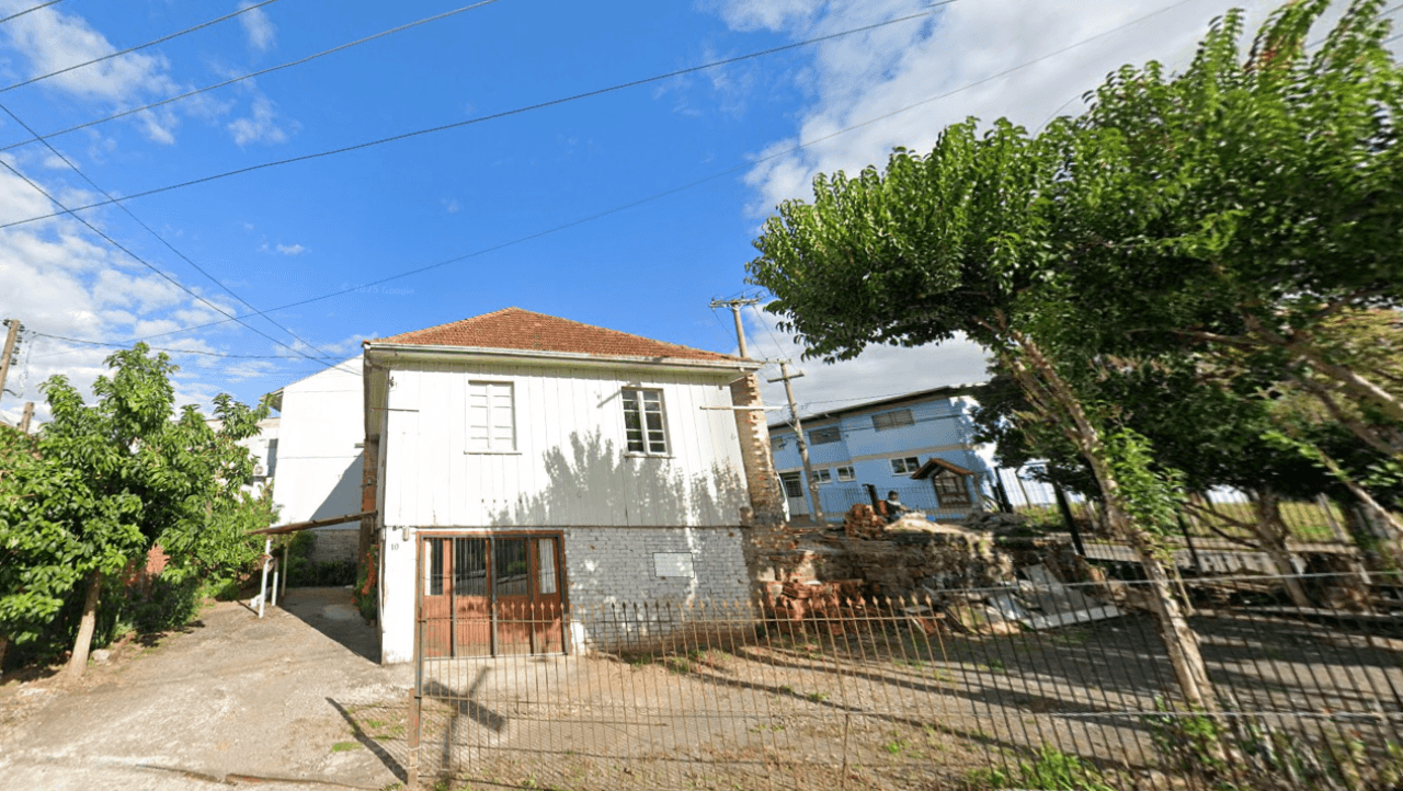 Foto 1 de 2: Casa em leilão em Bento Gonçalves - RS — UMA CASA DE MADEIRA SOB TERRENO COM ÁREA DE 336,00m² EM BENTO GONÇALVES/RS