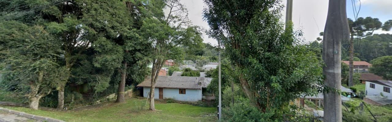 Foto 1 de 3: Terreno em leilão em Gramado - RS — TERRENO COM 587,20m² COM DUAS BENFEITORIAS NA CIDADE DE GRAMADO