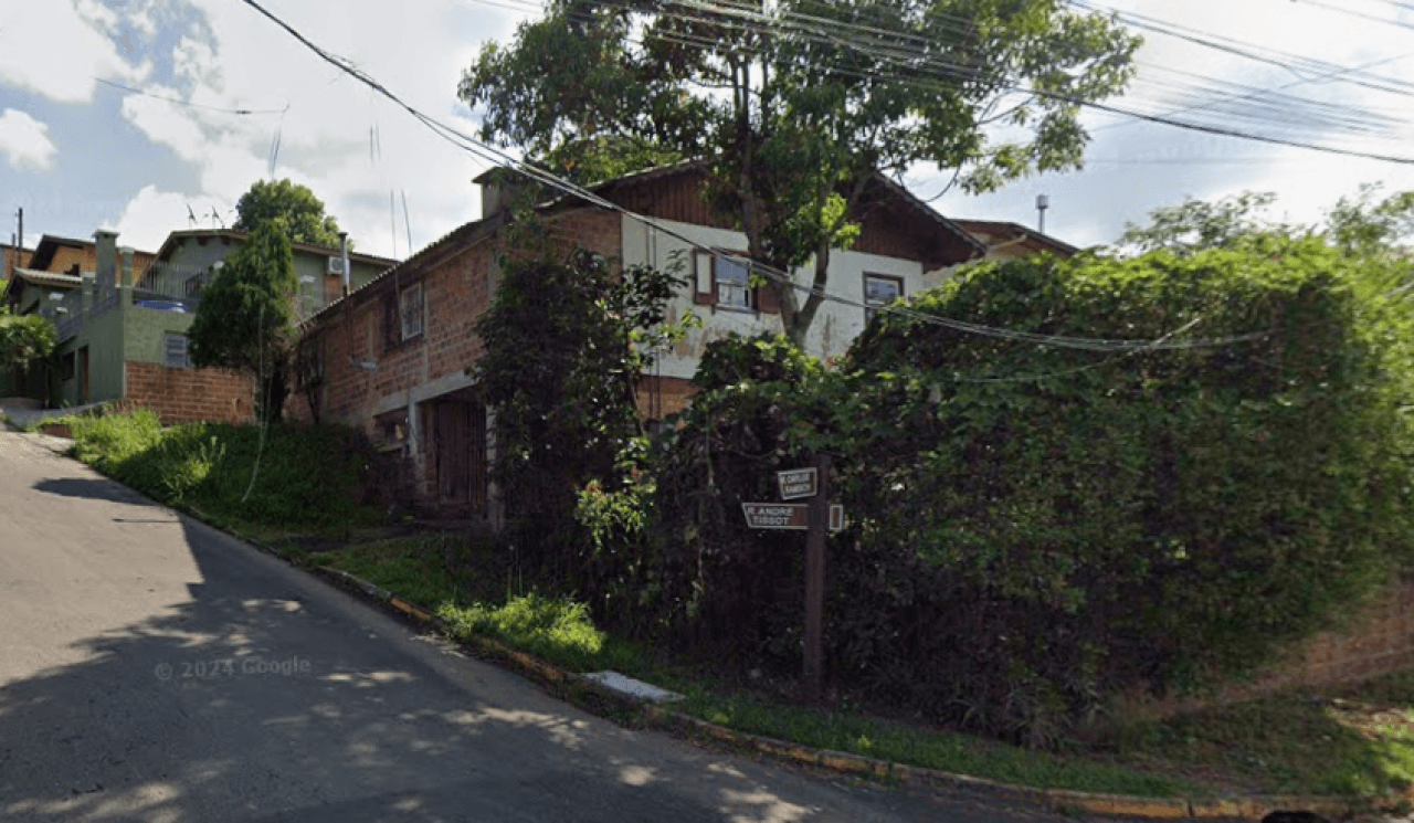 Foto 1 de 3: Terreno em leilão em Gramado - RS — TERRENO COM ÁREA DE 264,05m² COM UMA CASA EM GRAMADO