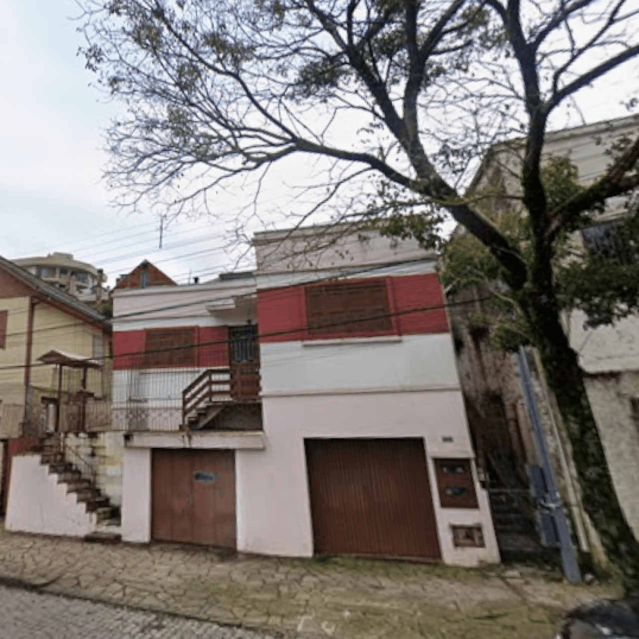 Casa em leilão em Caxias Do Sul - RS, bairro Lourdes — TERRENO DE 150m² COM UMA CASA EM CAXIAS DO SUL/RS