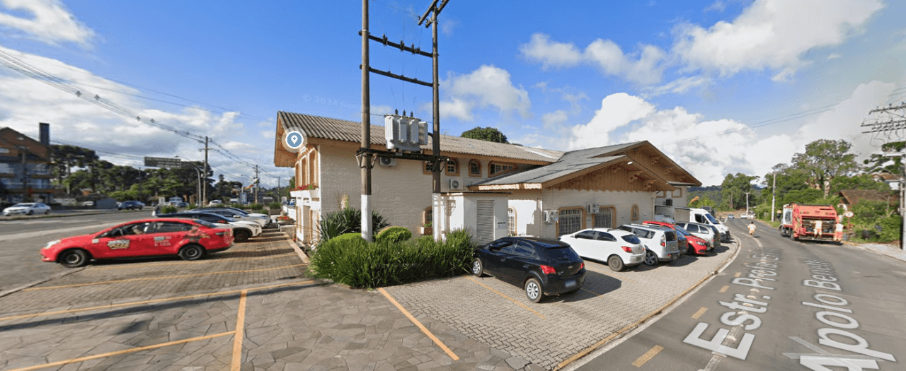 Foto 2 de 6: Comercial em leilão em Gramado - RS, bairro Dutra — TERRENO DE 3.030m² COM UMA CONSTRUÇÃO DE 2.534m² EM GRAMADO/RS