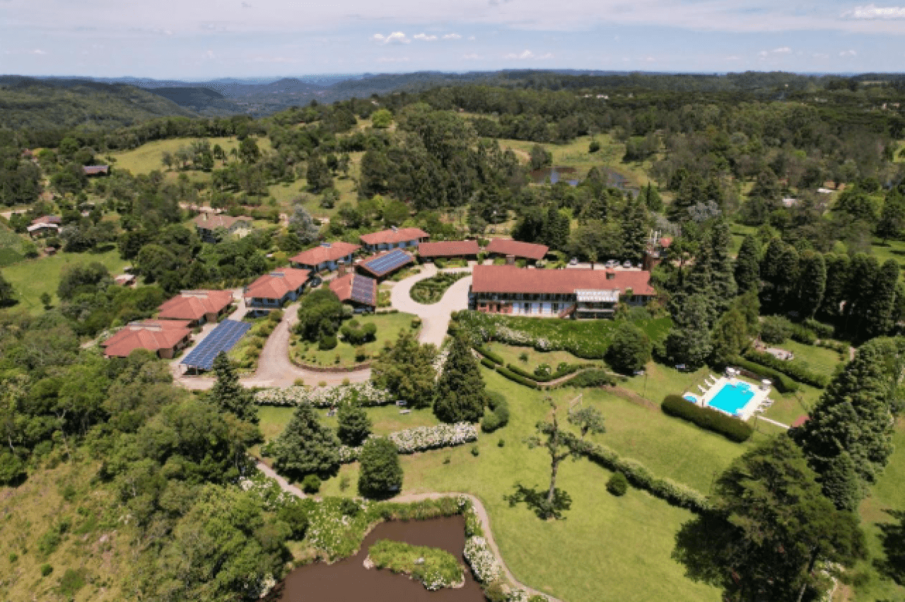 Comercial em leilão em Gramado - RS, bairro Casagrande — HOTEL BANGALÔS DA SERRA – COMPLEXO HOTELEIRO COM 29.612,23 M² EM GRAMADO/RS