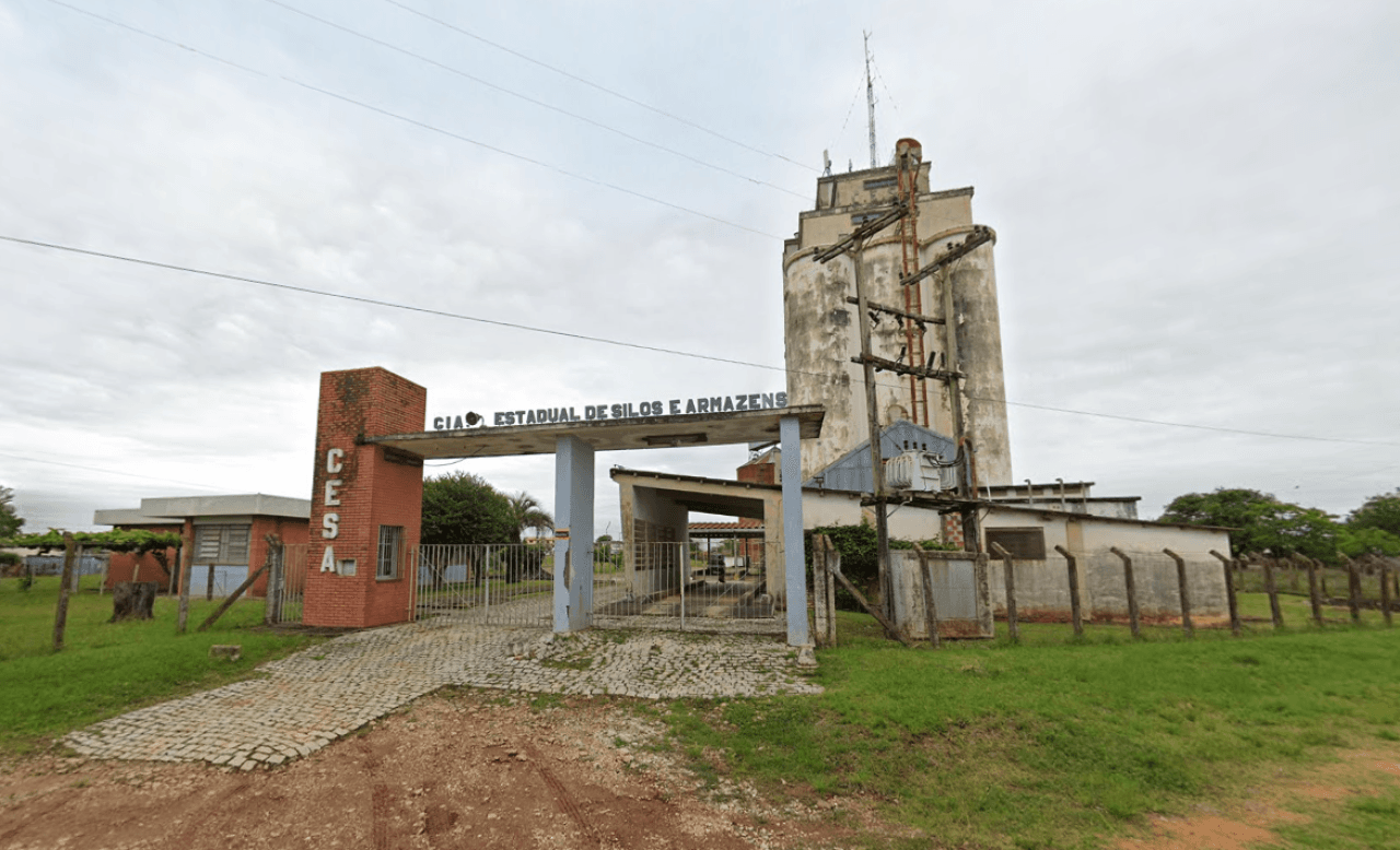 Foto 1 de 17: Comercial em leilão em São Gabriel - RS — UNIDADE ARMAZENADORA DA CESA COM SILOS E BENFEITORIAS, ÁREA DE 19.365,52M², EM SÃO GABRIEL/RS