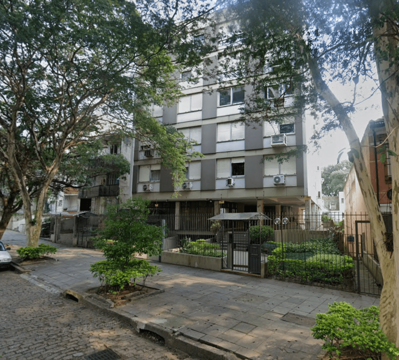 Foto 2 de 3: Vaga de Garagem em leilão em Porto Alegre - RS — BOX DE GARAGEM Nº 06 NO EDIFÍCIO VALENÇA EM PORTO ALEGRE/RS