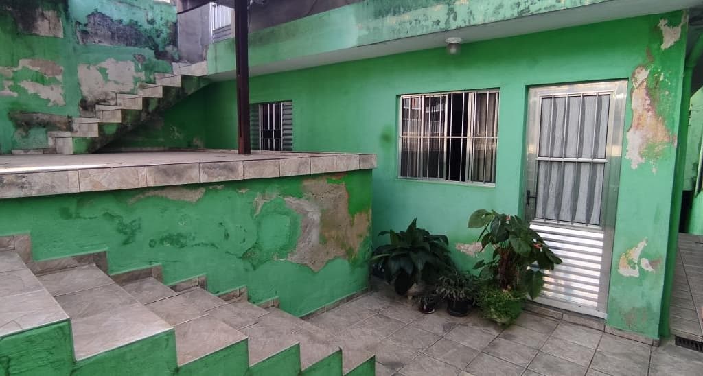 Foto 2 de 40: Casa em leilão em Embu Das Artes - SP, bairro Parque Pirajussara — Imóvel residencial, 176m², Parque Pirajussara, Embu das Artes/SP